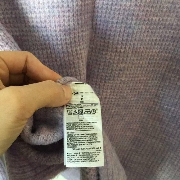Women’s Old Navy Lavender Sweater Size Small - Picture 5 of 5